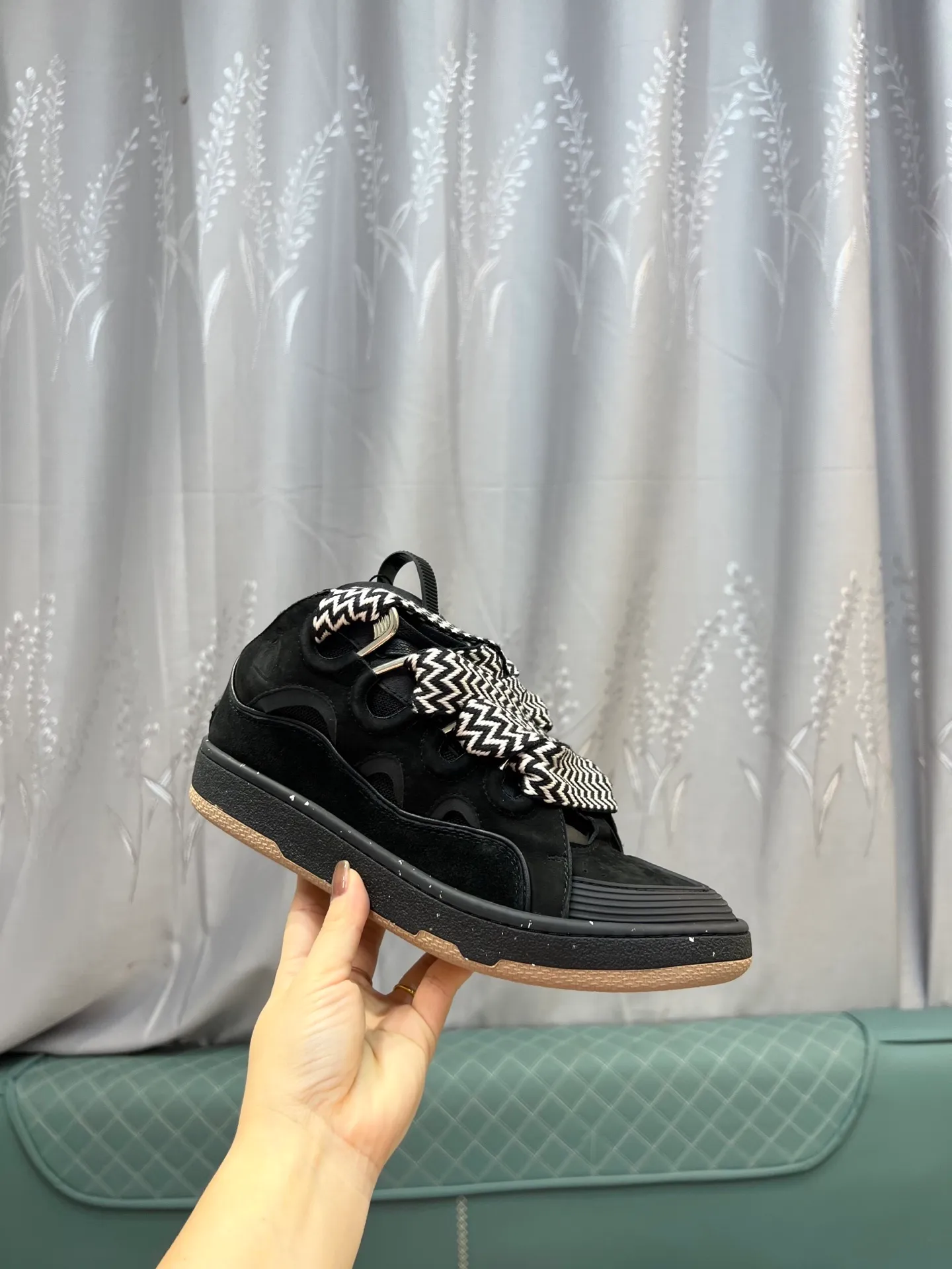 Men's men's shoes💰780 [LANVIN] Latest lace-up fashionable casual sneakers for couples High-quality CLAY couple series‼ ️ The latest trendy products of the season 🌈Many bloggers have planted grass and purchased the original open-mold customization. The upper and outsole are sewn with mark threads without edge sealing. Multiple material splicing combination design. Very versatile for fashionable and casual wear. Comfortable on the feet. Recommended for self-retention (upper cowhide + cow suede + breathable mesh) inner foot pad cowhide exclusive original open-mold clear logo rubber outsole ⚠️36-44 yards (45 custom-made)